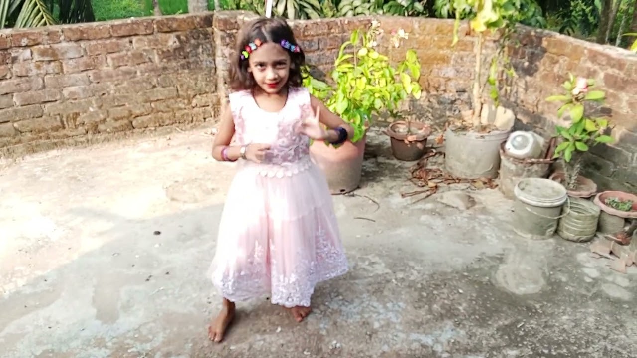 কিবা তোমার নাম গো কন্যা বাড়ি কোন গ্রাম।