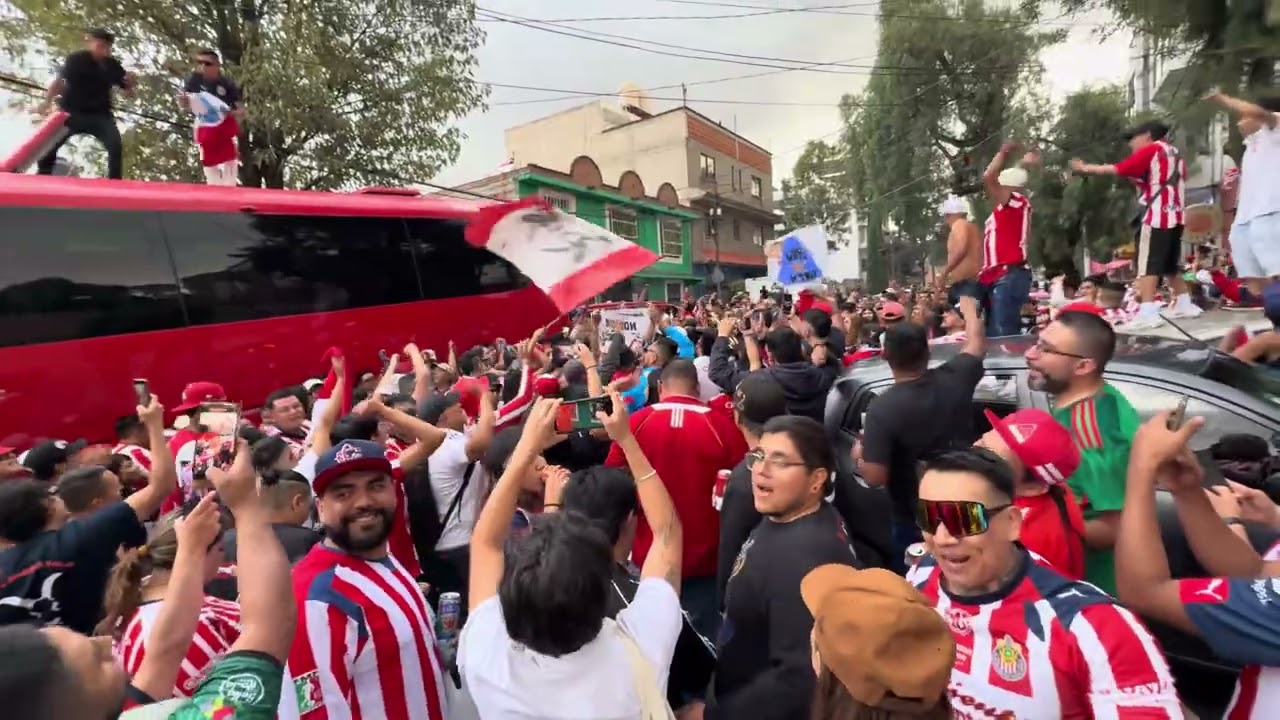 ESTO ES UNA PREVIA DE CHIVAS EN CDMX 🤯🐐❤️ | CHIVAS VS PUMAS | #futbol #ligamx #refuerzo 