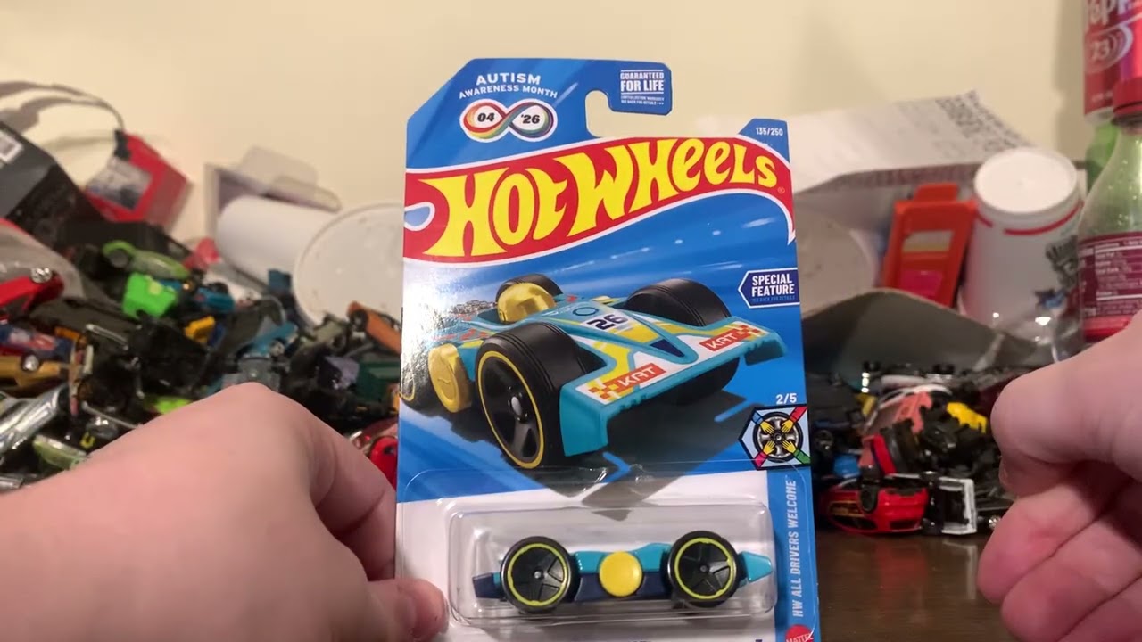 Я пополнил свою коллекцию новыми машинками Hot Wheels.