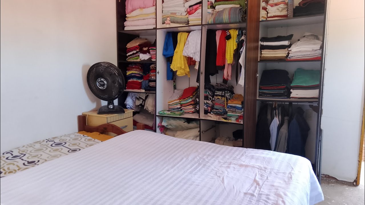 Dobrei as roupas no guarda-roupa troquei lençol das camas 🙏🙏🥰