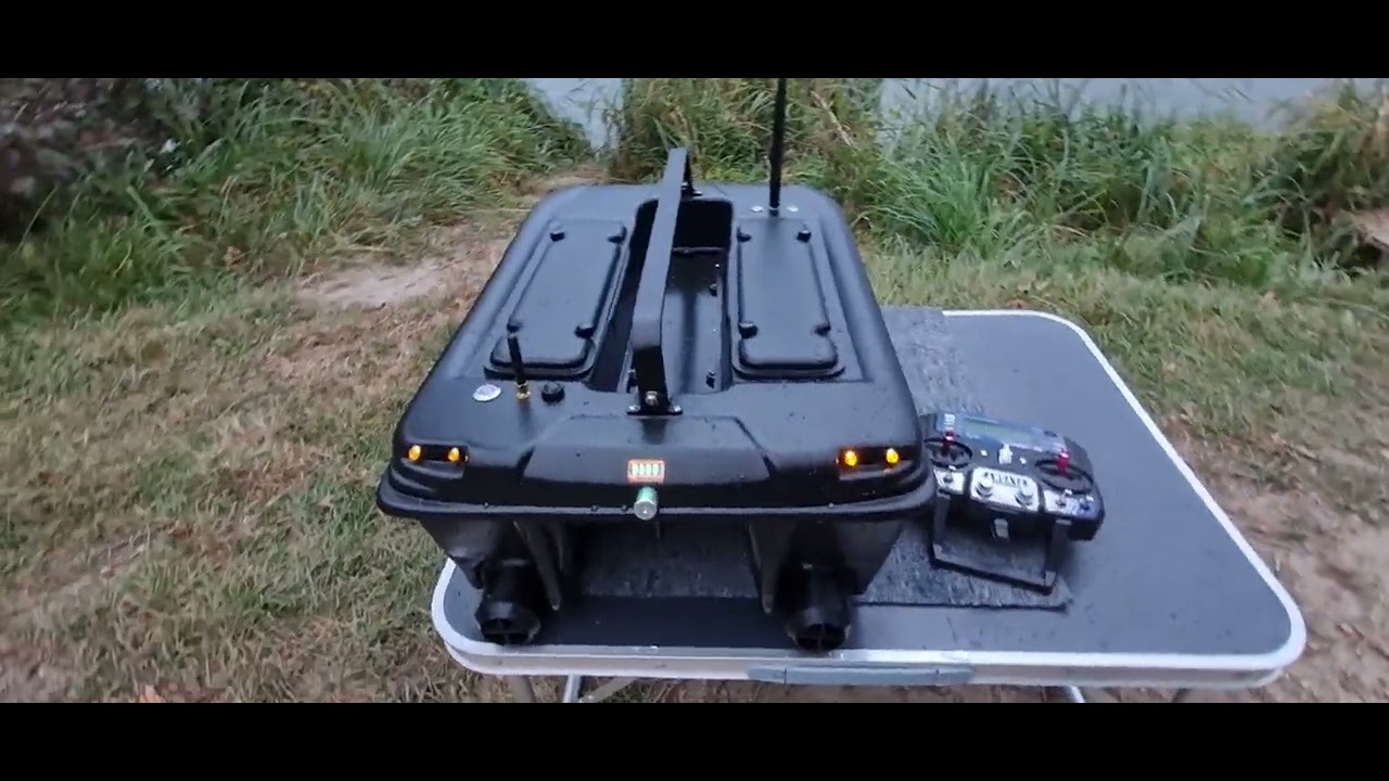 Carp madness xxl  .Video 2   HGM FISHING FUTTERBOOT GPS AUTOPILOT