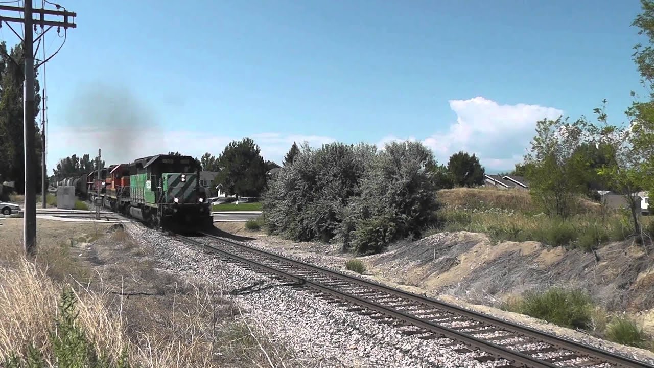 BNSF 1933 North - The Classic Sound of an SD40-2!!