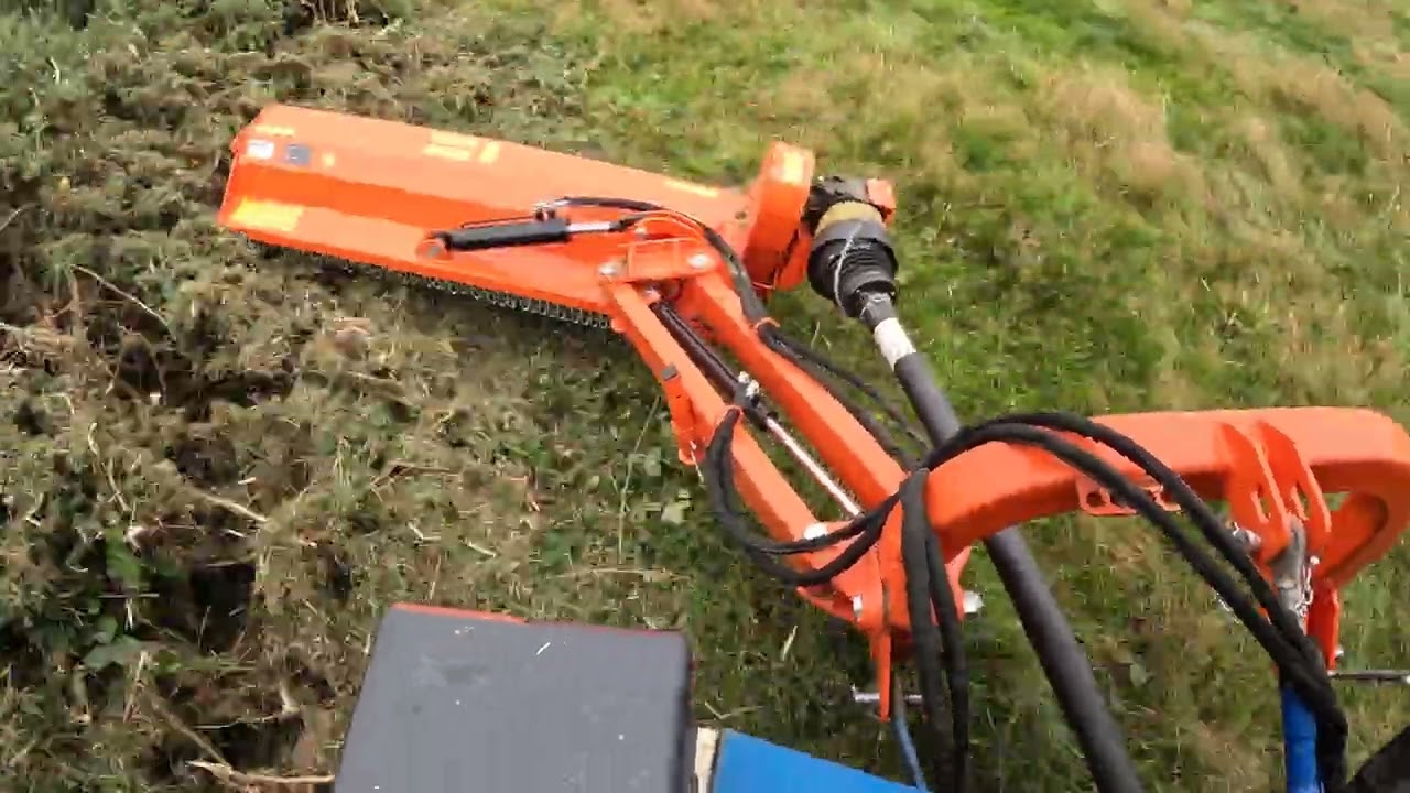Deleks Giraffa 170 clearing Gorse #flailmower 