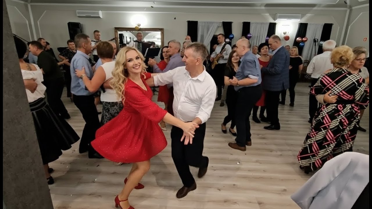 Ta melodia brzmi jak błąd kochania — kiedy muzyka zostaje z nami do rana.
