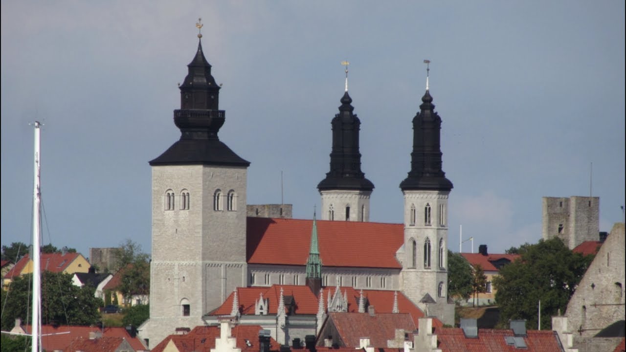 Två ringningar i Visby domkyrka, +timslag och klockspel (bildspel)