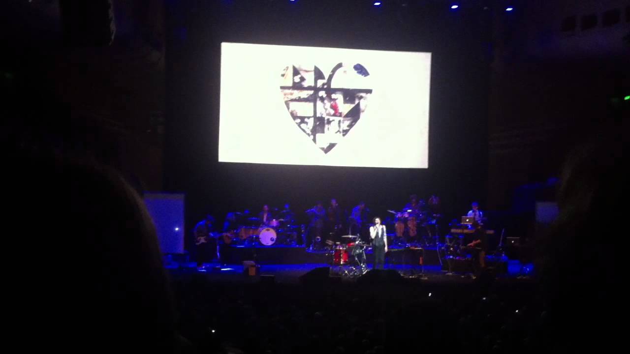 Gotye ft. Kimbra - Somebody That I Used To Know, Sydney Opera House 21/8/2011