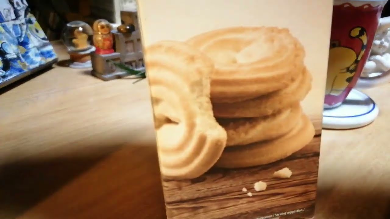 お喋りしながらおやつのビスケットを楽しんでいます！🍪☕