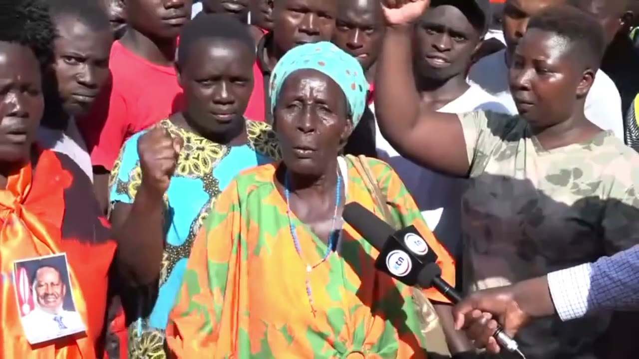 Dirge (Sigweya), a woman mourning Baba in Bondo