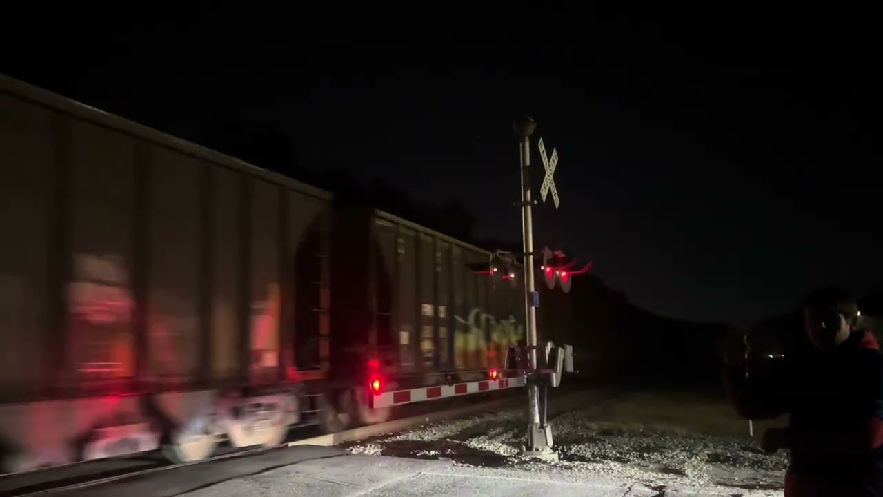 CSX M691 with a weird horn on the leader.