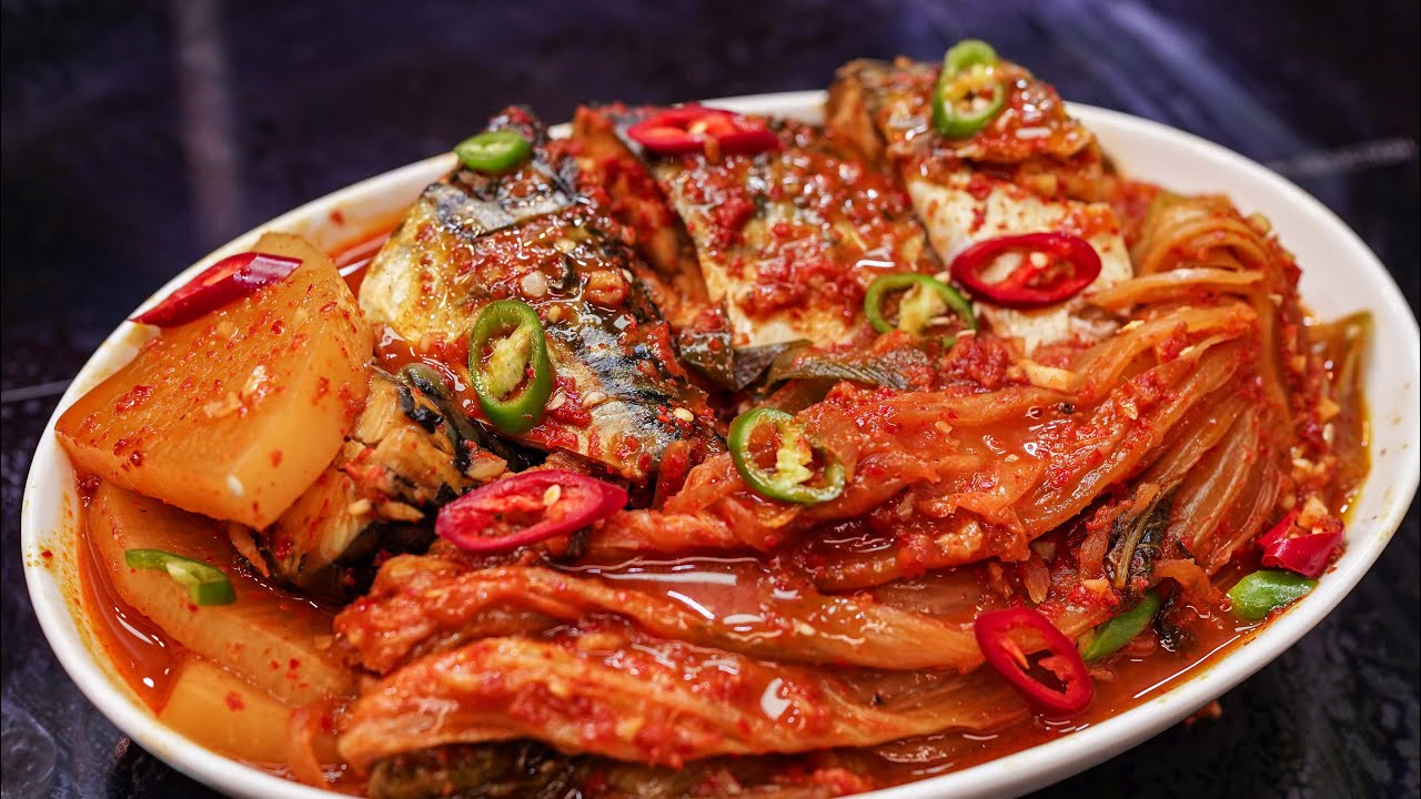 순식간에 밥 두공기 뚝딱!! 정말 맛있는 김치 고등어조림 레시피 꼭 이렇게 만들어 보세요!