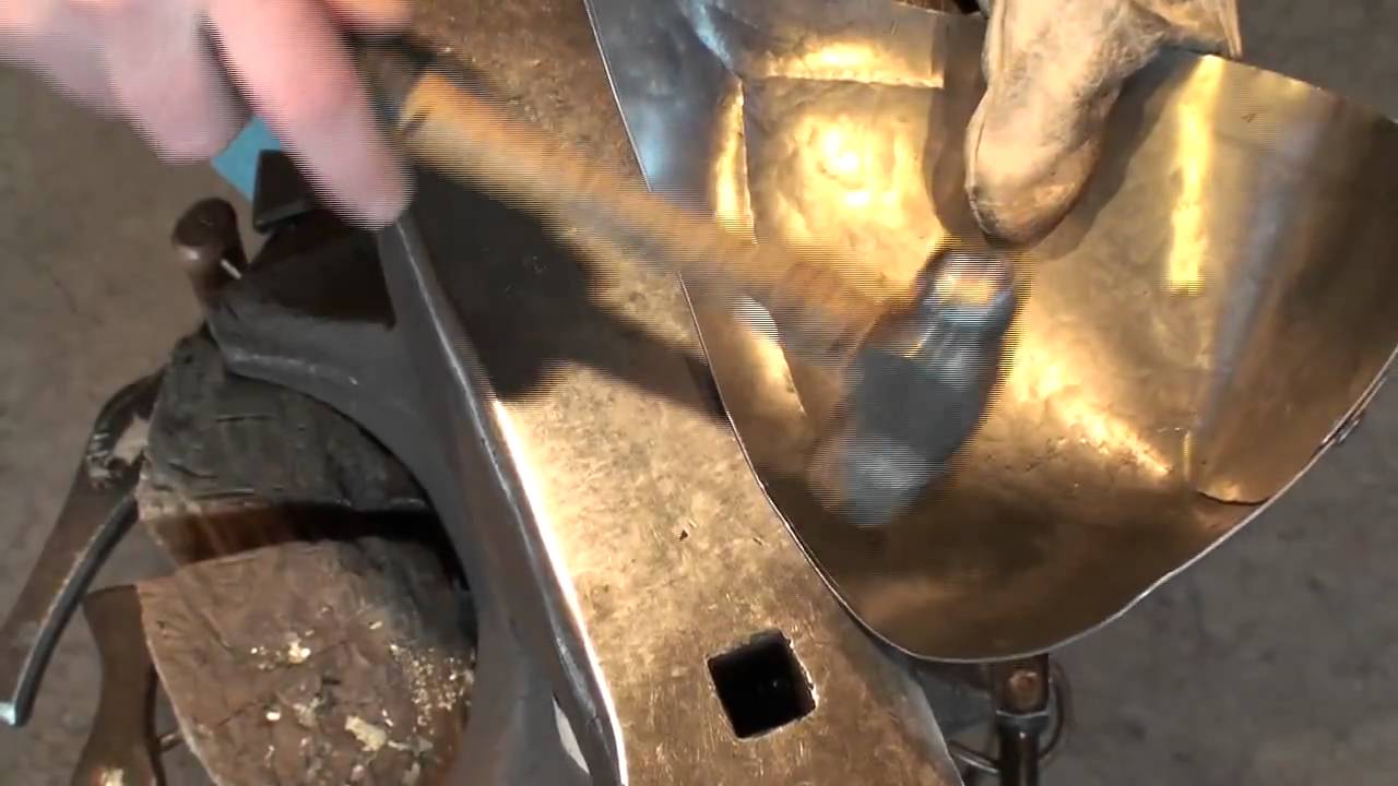 Fabrication d'armure médiévale Making of medieval armor #13