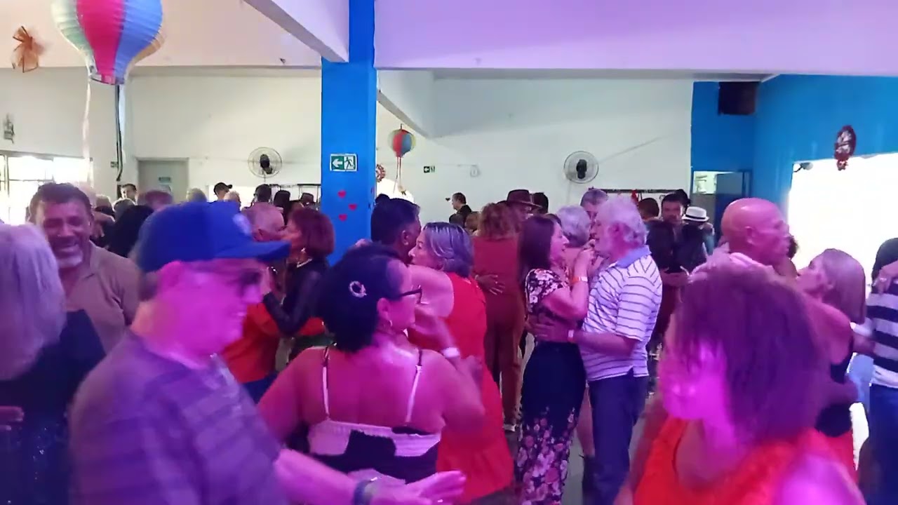Janio Silva no CCI do Lúcio Costa DF. Baile da terceira idade. 