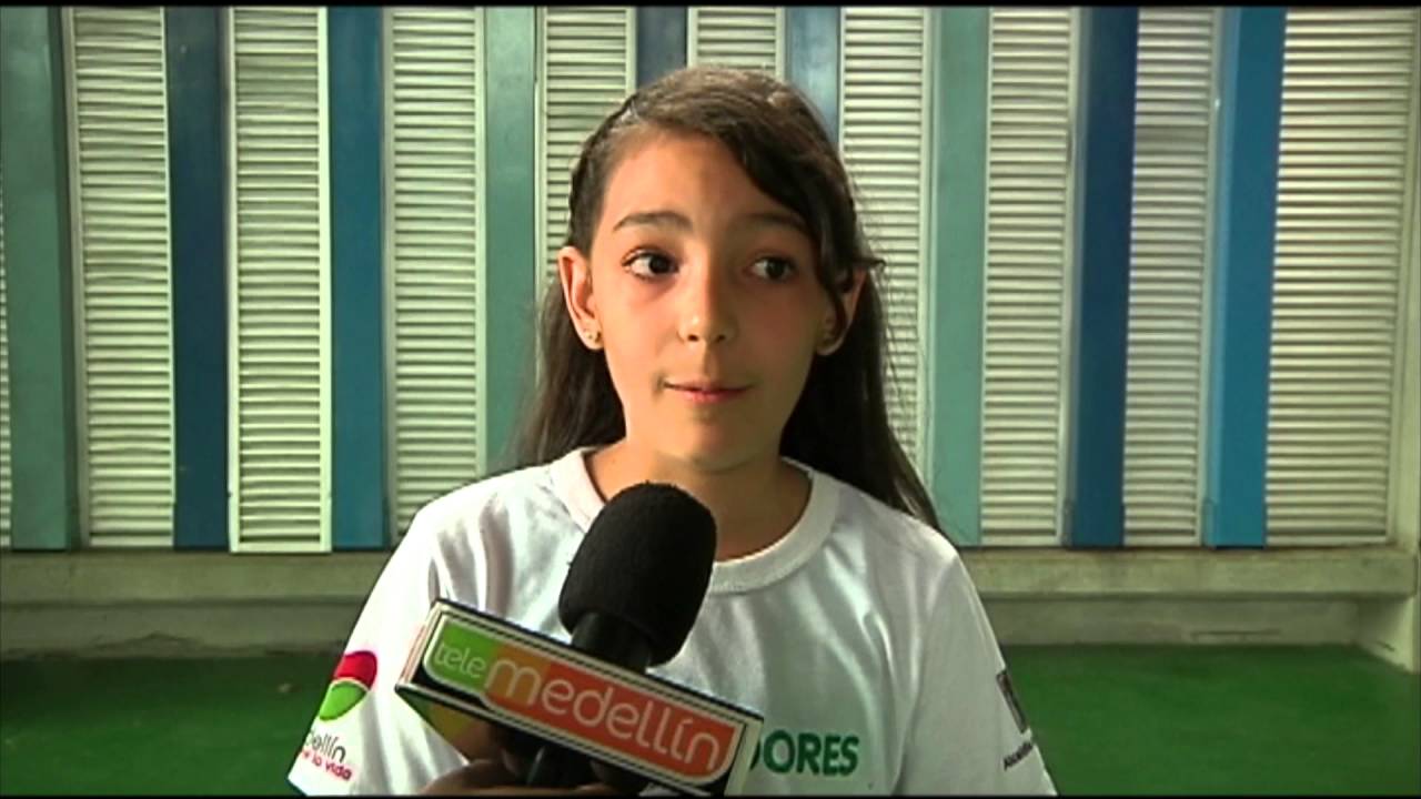 Niños se apropian de los parques públicos en la Comuna 8 de Medellín [Noticias] - TeleMedellin