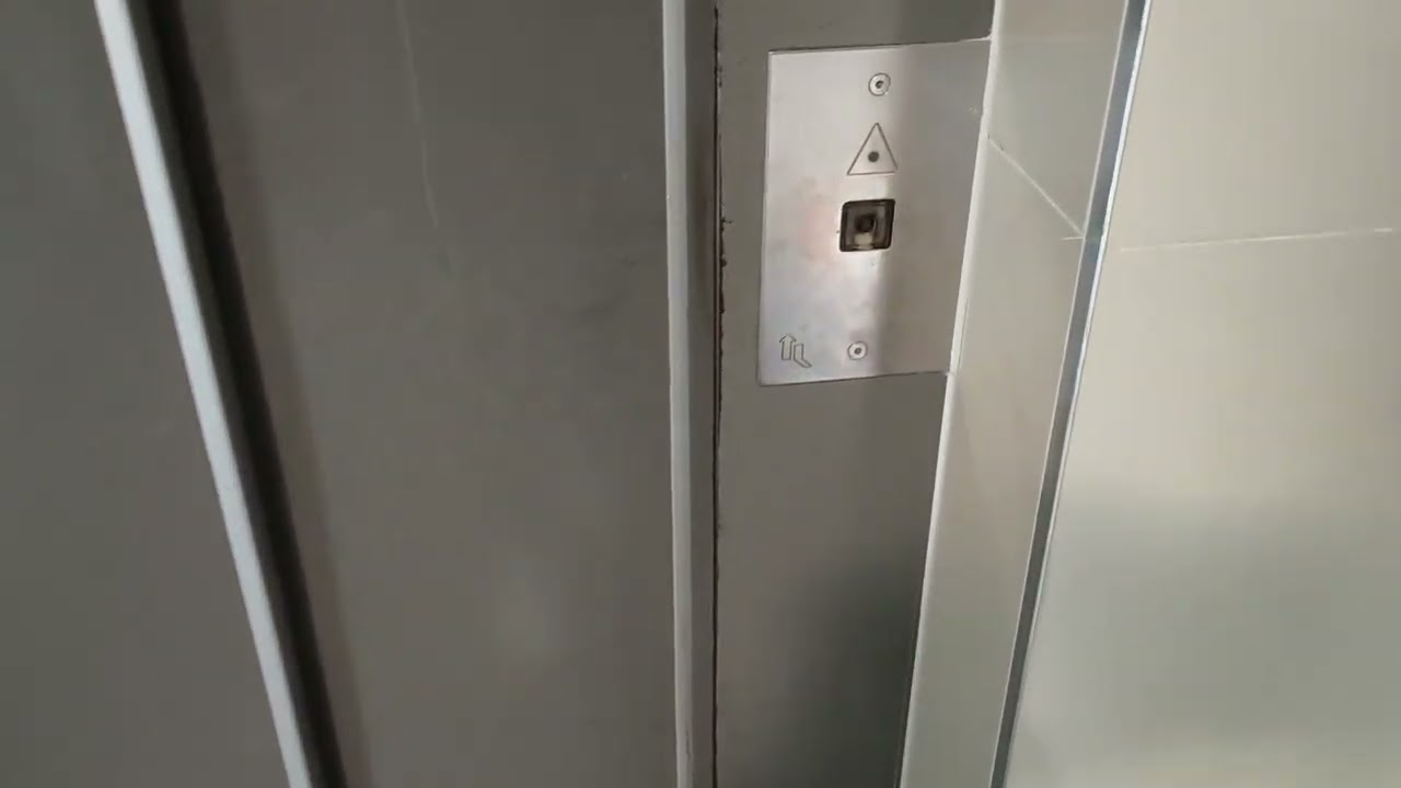 3x Winda Lift Service 2x Winda Thyssenkrupp 1x Winda Remdźwig & Otis Kołobrzeska 42 Gdańsk