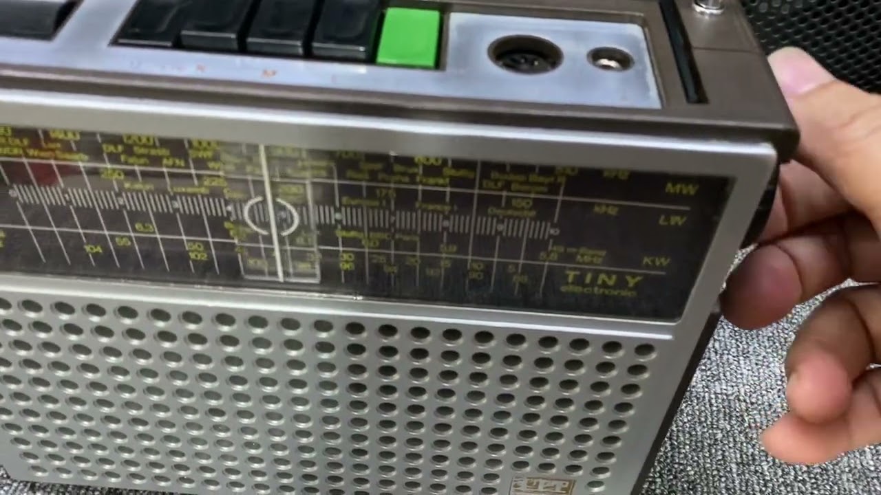 (đ&atilde; b&aacute;n)Đ&agrave;i radio cổ ch&acirc;u &Acirc;u ITT-107 m&aacute;y đẹp lh-0936631939