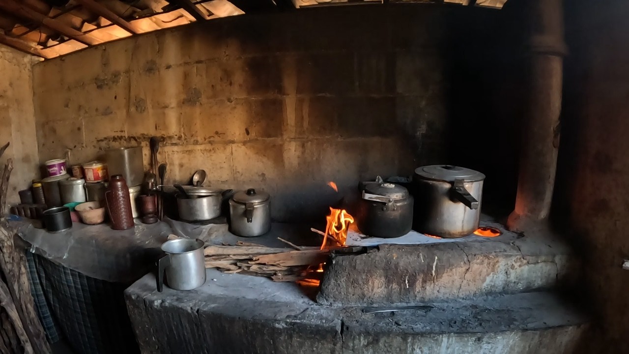 A TRILHA MAIS SECA DA SERRA — E A CASA QUE EXISTE LÁ EM CIMA!