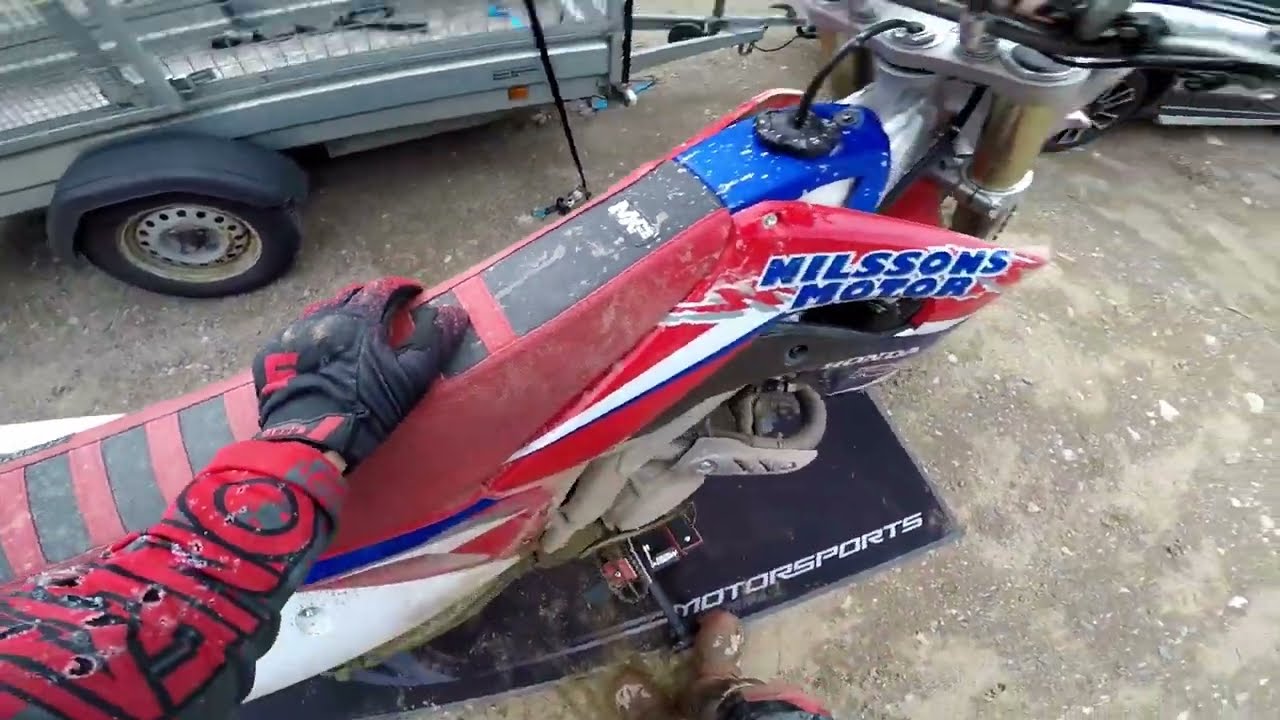kör min honda 450 på hoks cross bana.