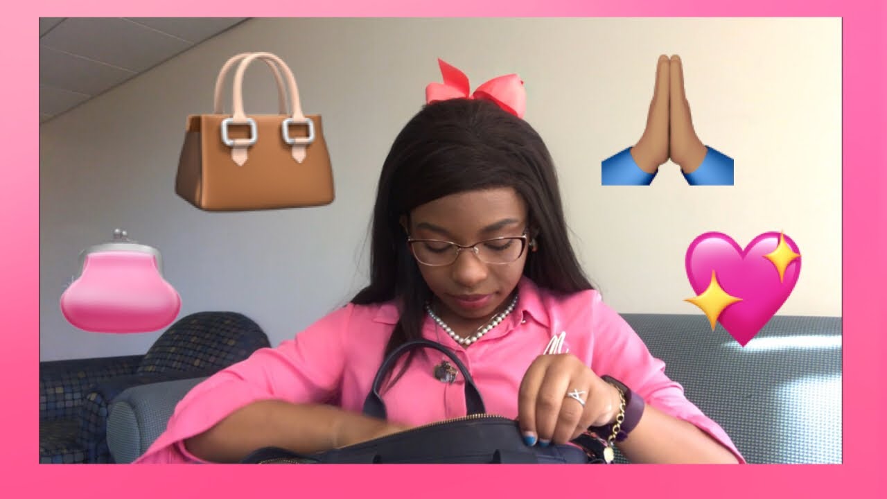 What's in my bag: Catholic edition (featuring my medals!) | tradcatmaria vlogs