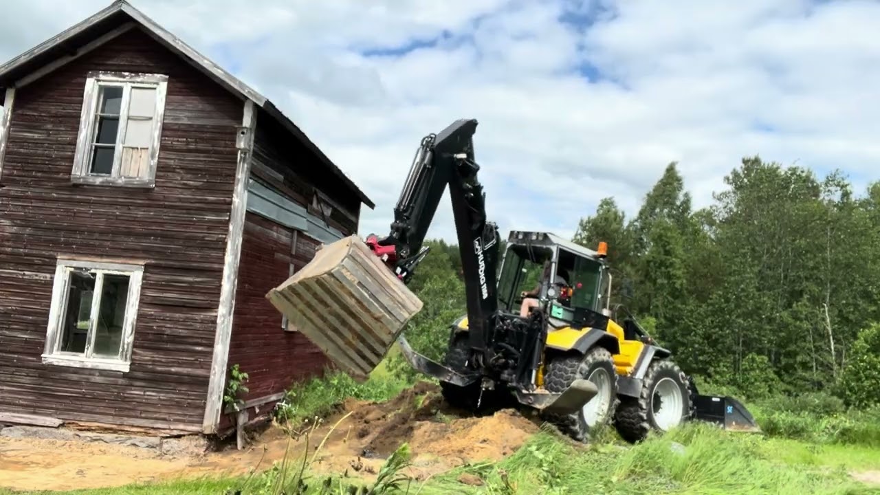 Huddig cleaning around an old house! #huddig #cummins