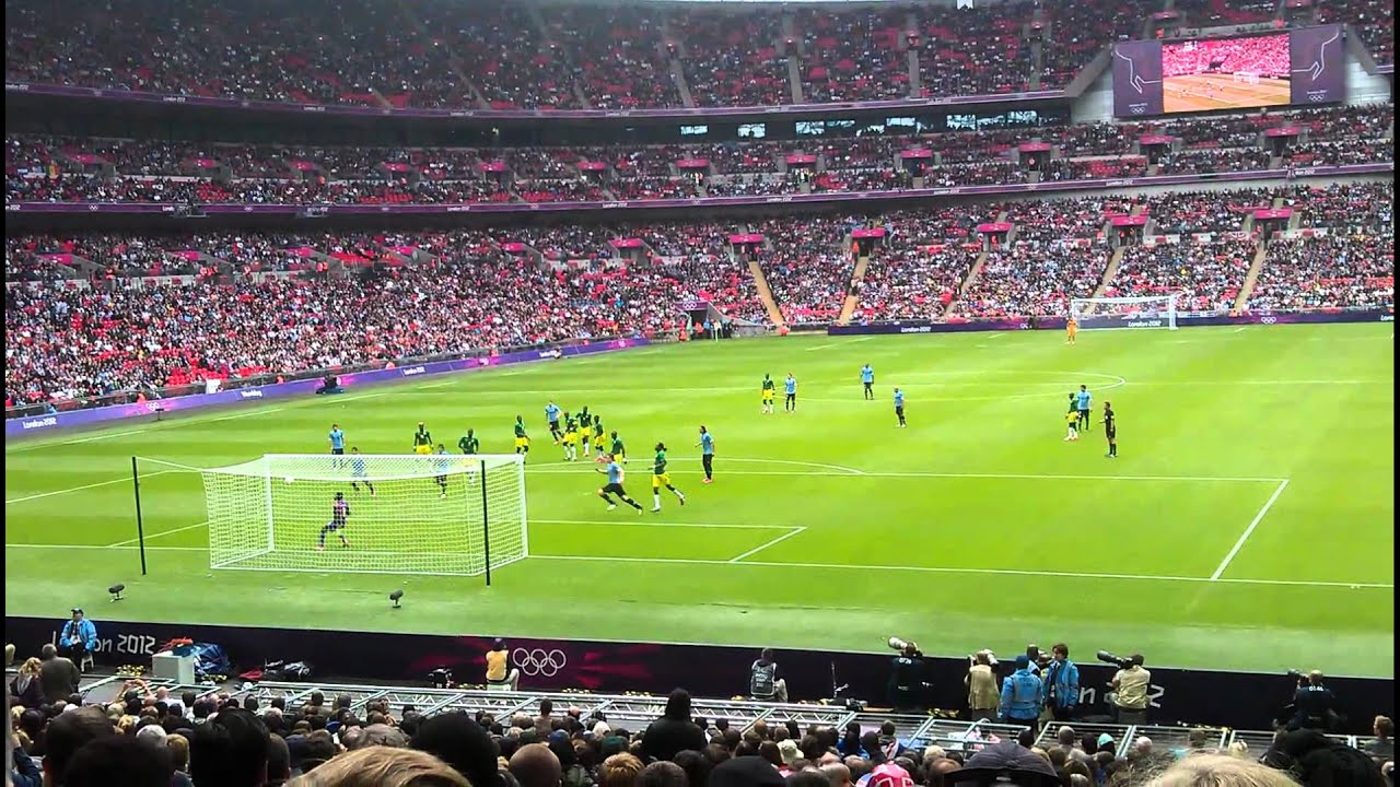 Gaston Ramirez hits post at Wembley (london 2012)