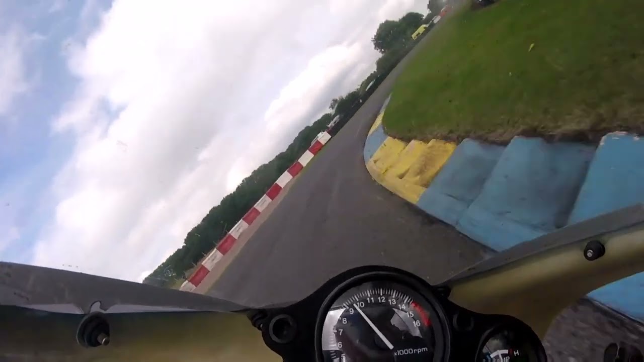 VFR400NC30 Darley Moor Race 1 Forgotten Era and Classic Sept 2022