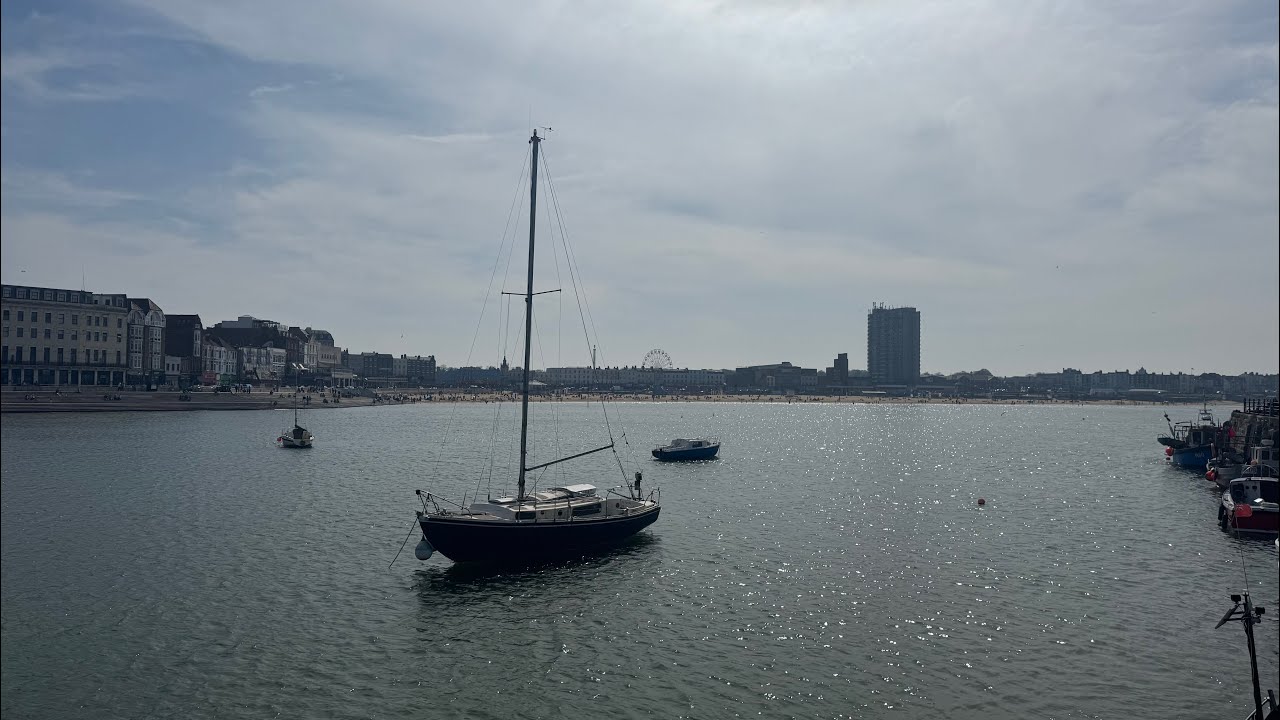 MARGATE BEACH TOUR - SEASIDE ESCAPE IN THE UK! A PERFECT DAY IN MARGATE - BEACH, FOOD AND FUN!