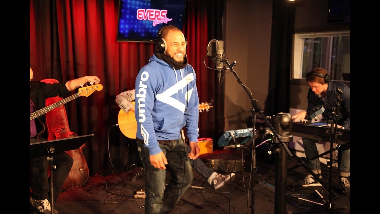 Mitchell Brunings - Arms of a woman | Live bij Evers Staat Op