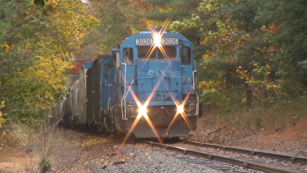 HD: Conrail Blue and Fall Colors! CR #3026, Loud Leslie RS3L!