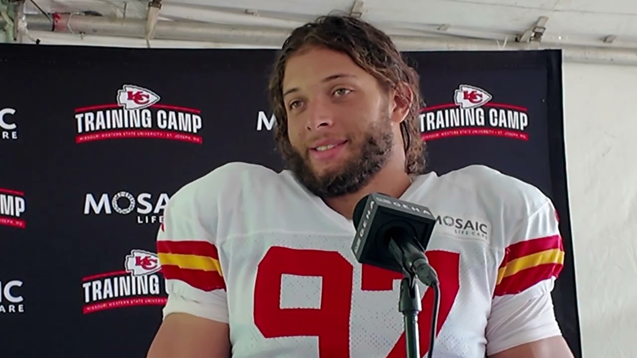 Chiefs DE ASHTON GILLOTTE Shares Stories on Josh Simmons, Omarr Norman-Lott and Training Camp Life