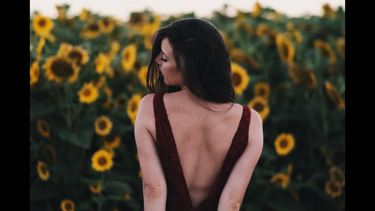 Sunflowers shoot w/ Elizabeth (Fujifilm 23mm F1.4 vs 23mm F2 vs 35mm F2 vs 56mm F1.2)