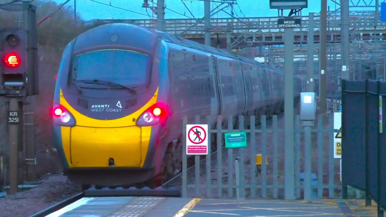 Early Morning Trains at Milton Keynes Central, WCML | 05/01/23