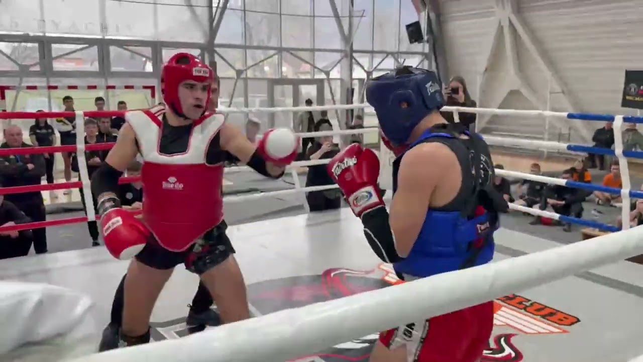 Андрей Усенко синий угол Кубок Украины WBC MUAY THAI 