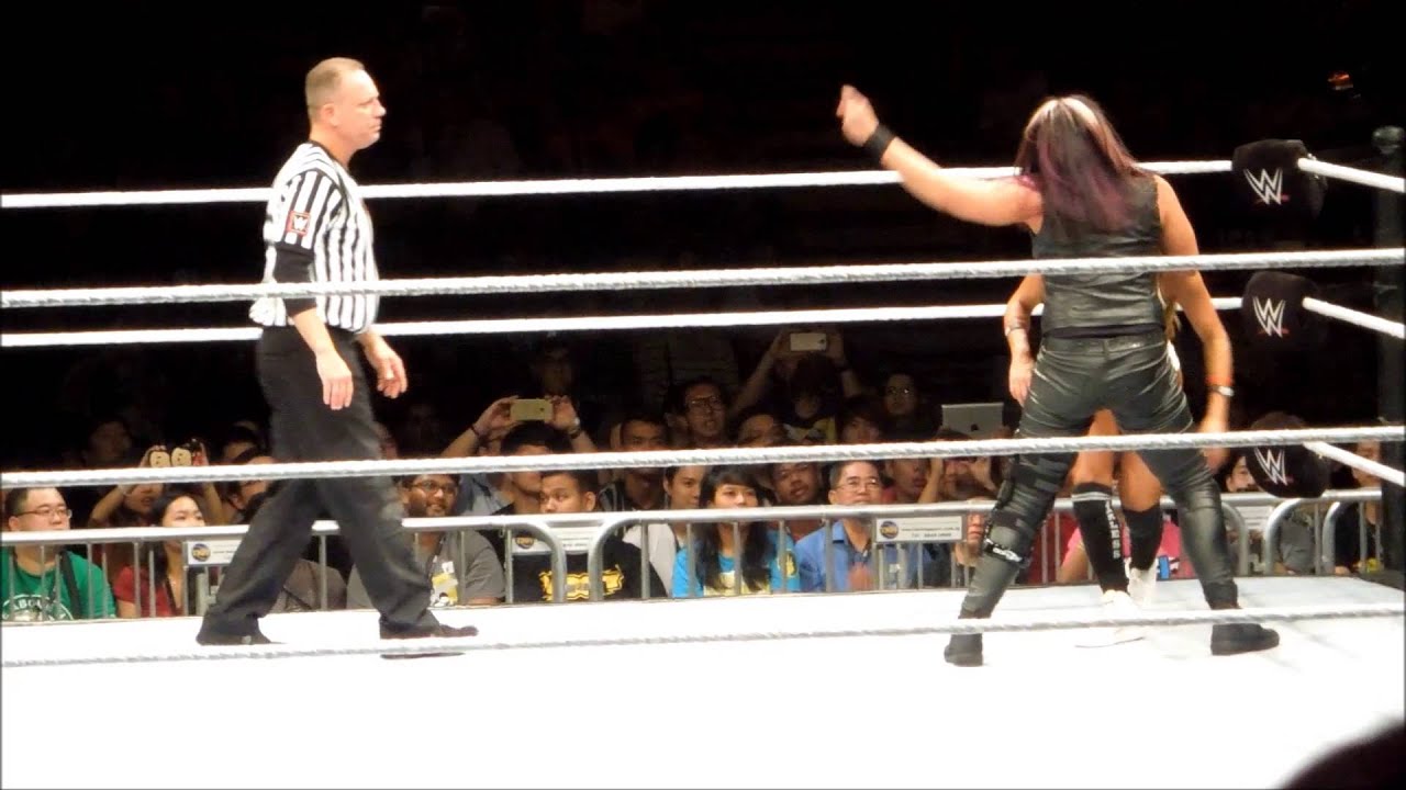 02072015 WWE Live in SG - Tamina vs Nikki Bella