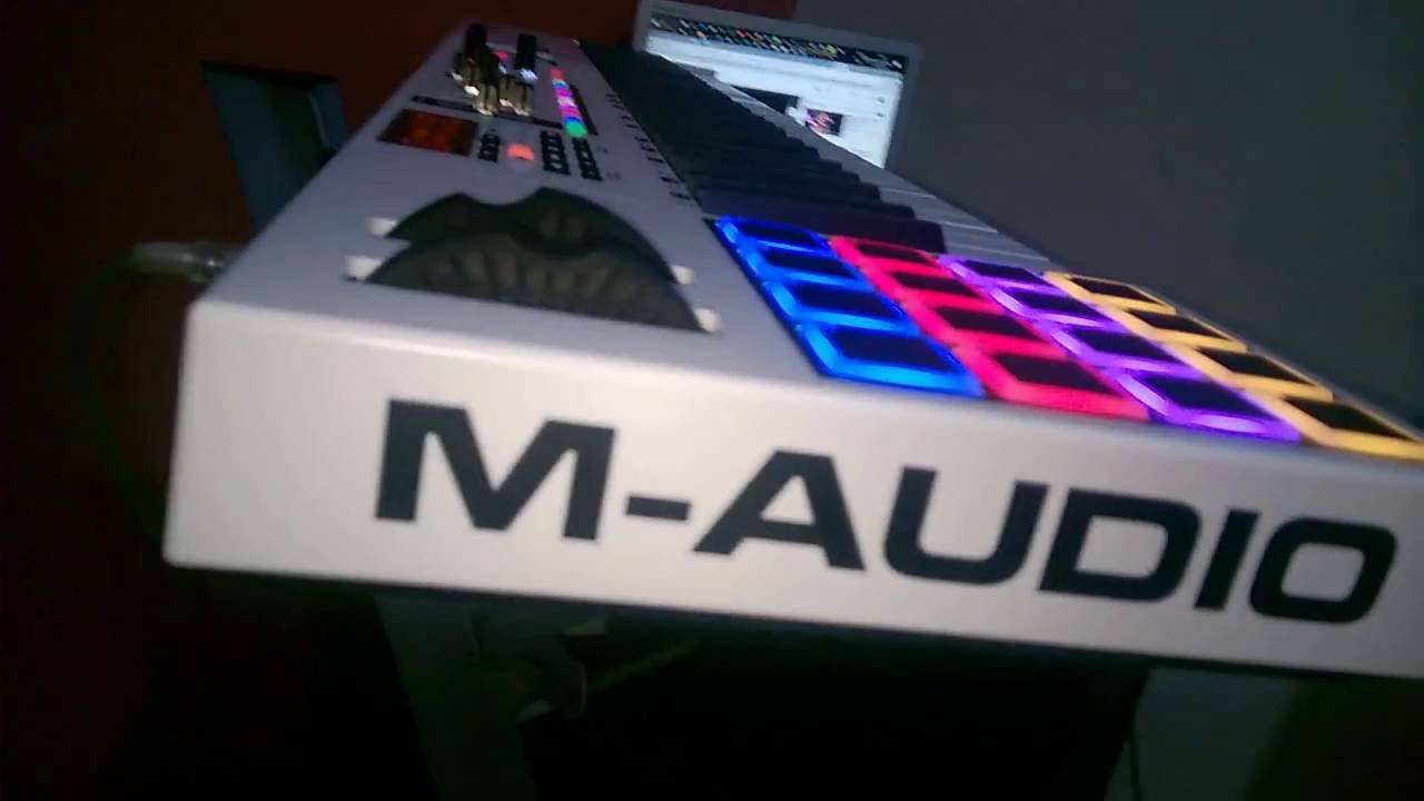 M-Audio CODE 61 Umbox [PT-BR]