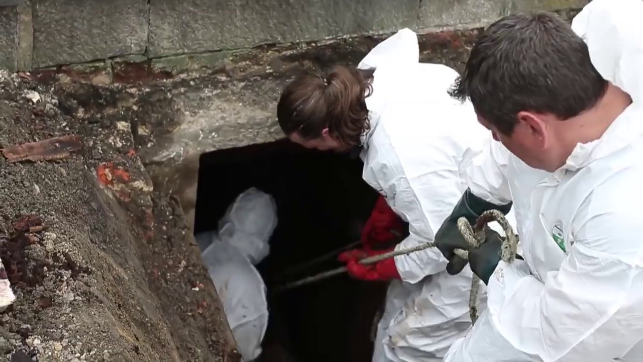 Le m&eacute;tier de fossoyeur expliqu&eacute; par Mr Deflorenne surnomm&eacute; Mr Cimeti&egrave;res en Wallonie