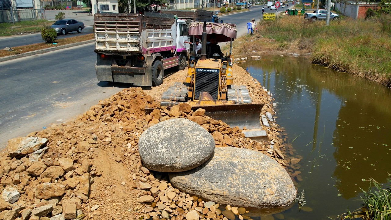 Nice Skill Operator Working Pushing Soil Stone Filling Up And Truck Unloading 30 X40 Full Video