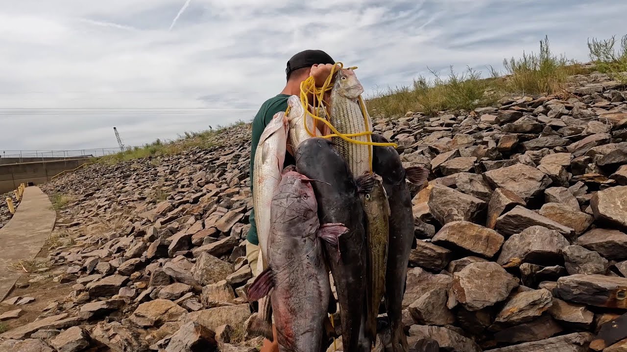 Just Some Good Ole Catfishin On The Arkansas River! Using Nothing But Frozen Shad!