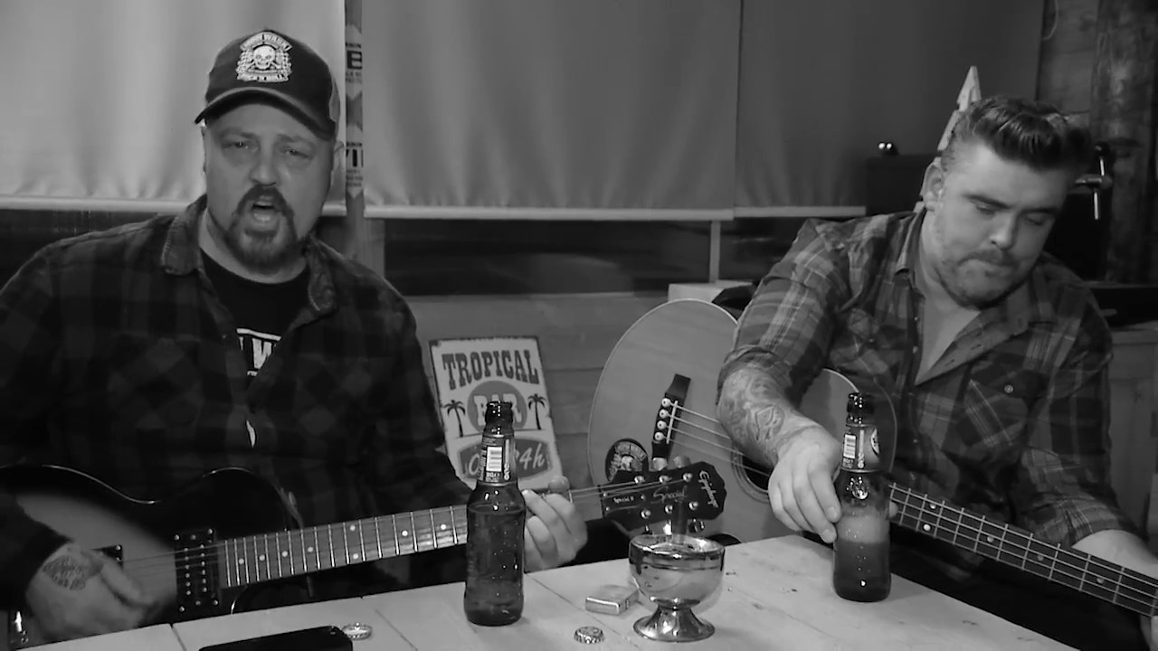 Mooi Wark - Drink Een Bier Met Pa - Officiële Videoclip