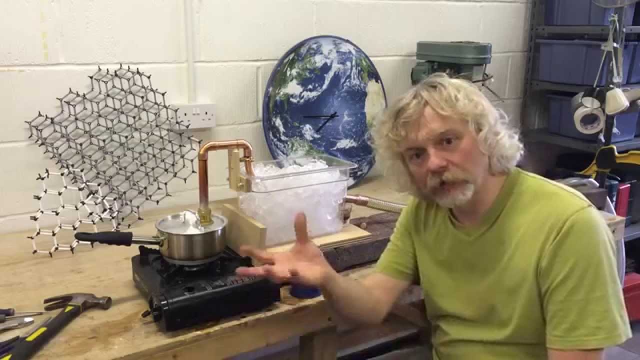 Liquid smoke machine
