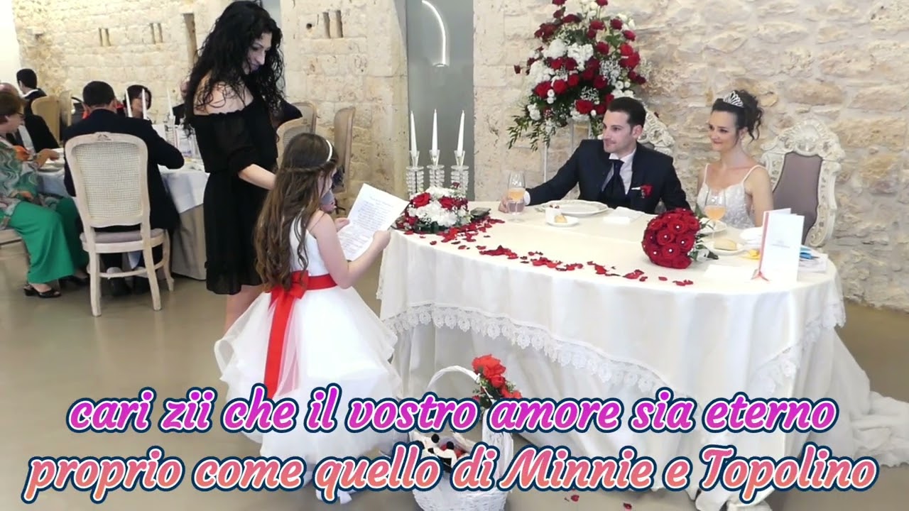 SOFY regala Minnie e Topolino SPOSI e legge una dedica per gli ZII il giorno del loro MATRIMONIO
