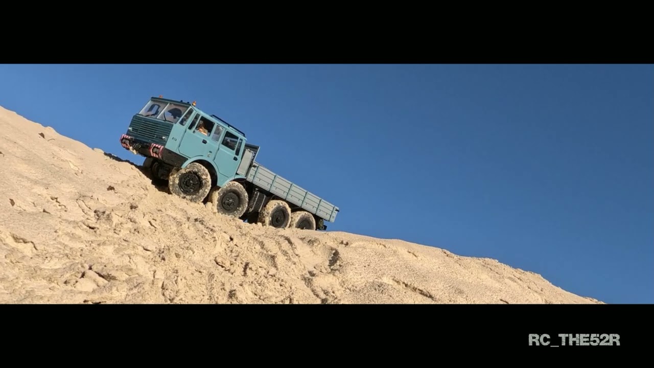 Tatra 813 Kolos fights in sand dunes - Cross RC model in 1:12 // 4K
