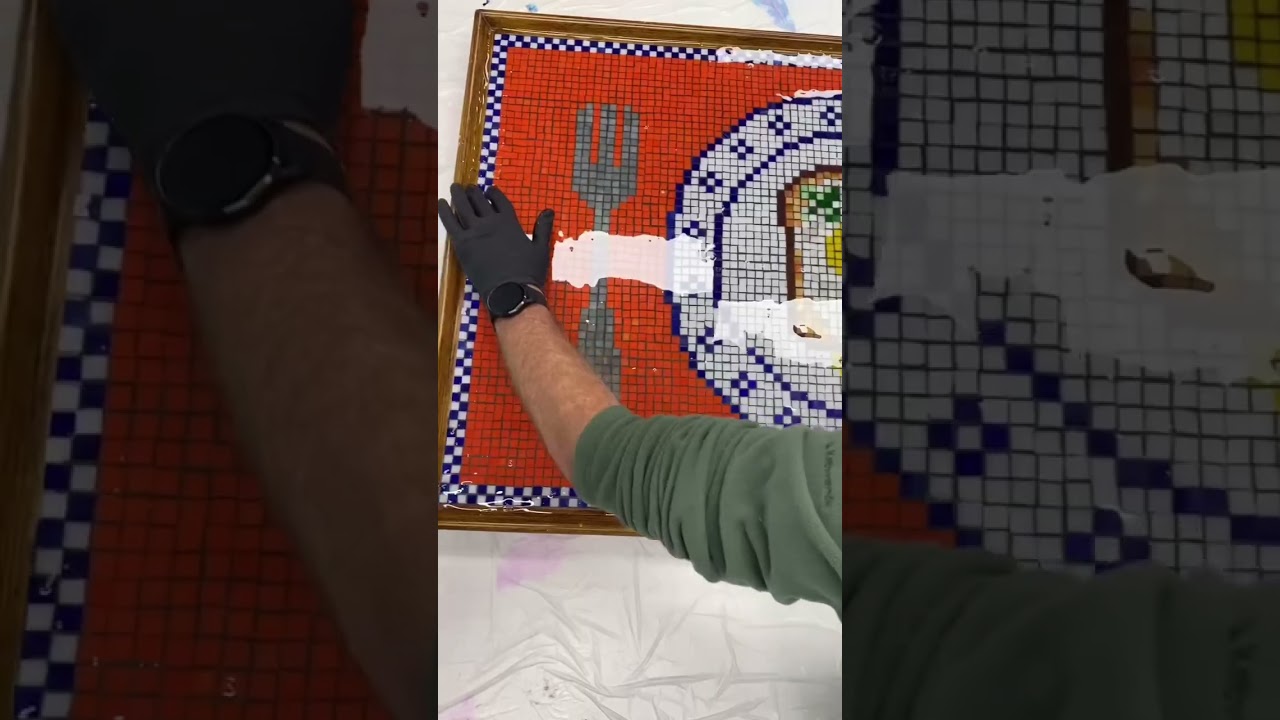 Pouring a clear coat of Epoxy Resin over a mosaic piece #epoxyresin #mosaic #epoxypour #mosaic