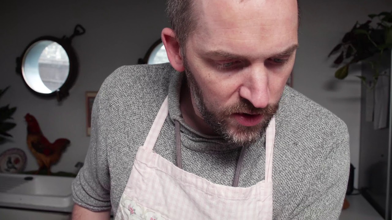 Jonas Geirnaert bakt een taart voor 11.11.11