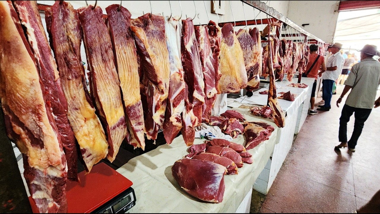 CARNE À PREÇO BAIXO NA FEIRA EME CUPIRA-PE. OLHA ISTO BRASIL!!!