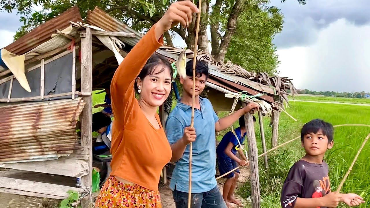 The Kids Took Me Go Fishing On The Rice Field In The Big Rain