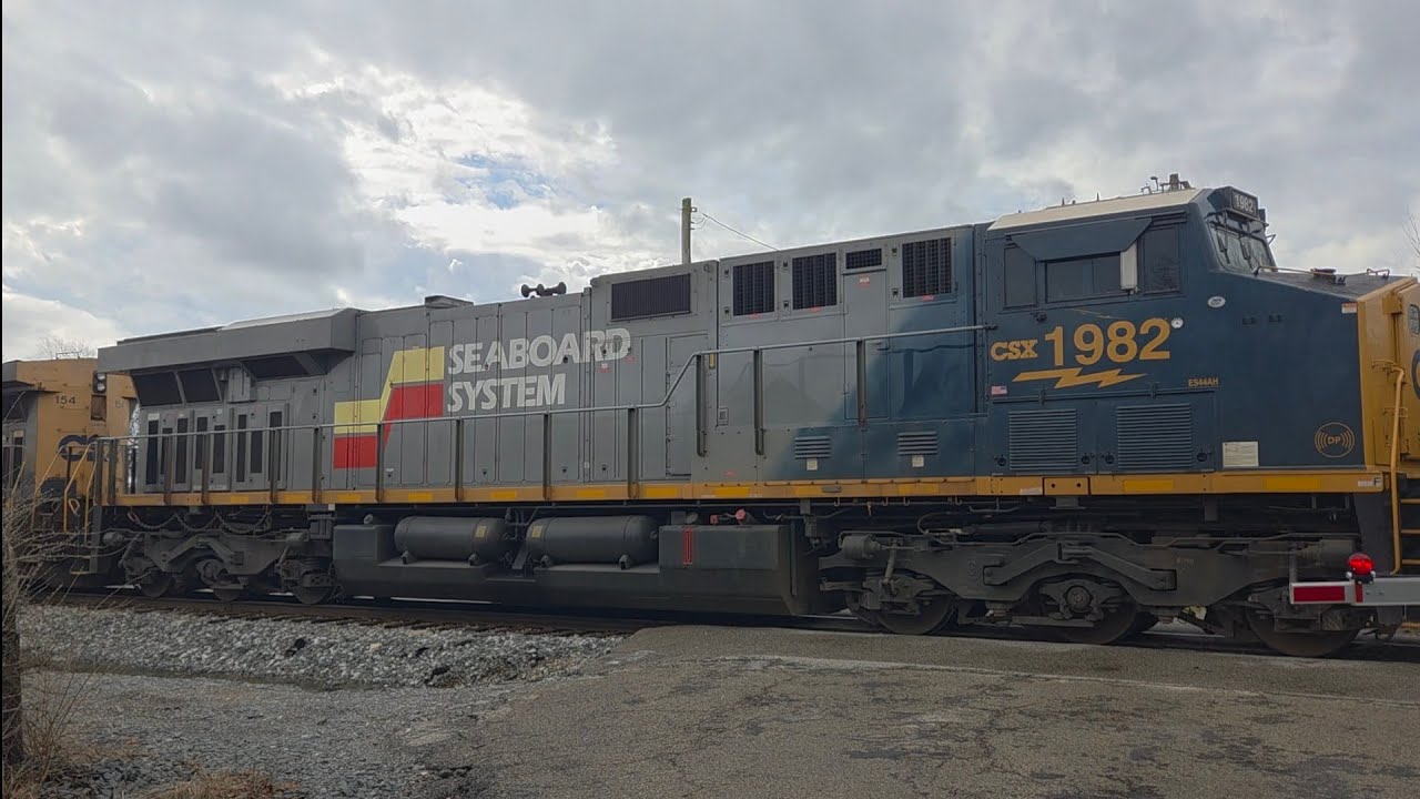 CSX Heritage Seaboard Systems engine