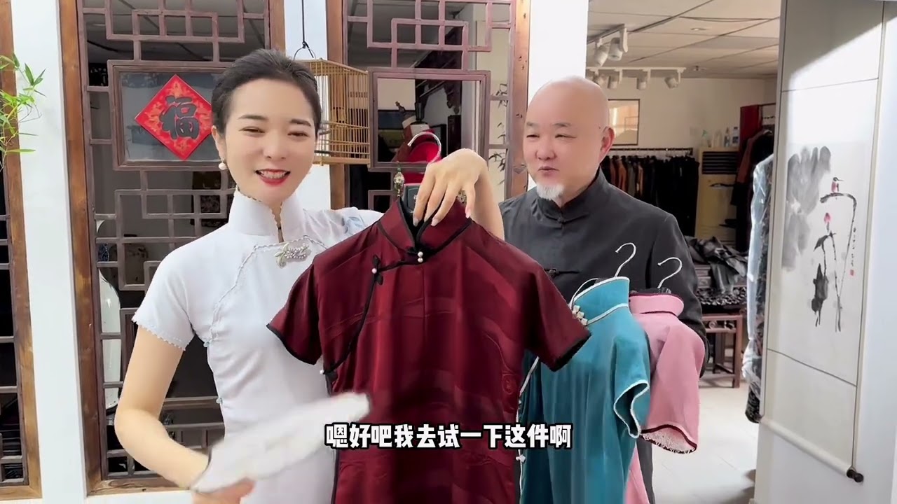 花半月定制的旗袍终于做好，看到成品激动的不敢动，大家说好看吗