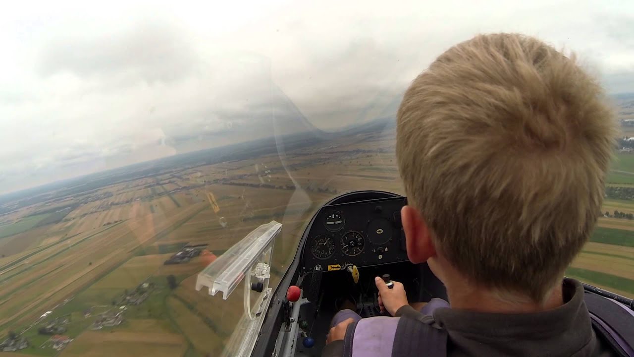 Traffic pattern over Piotrków (EPPT) inside Puchacz glider