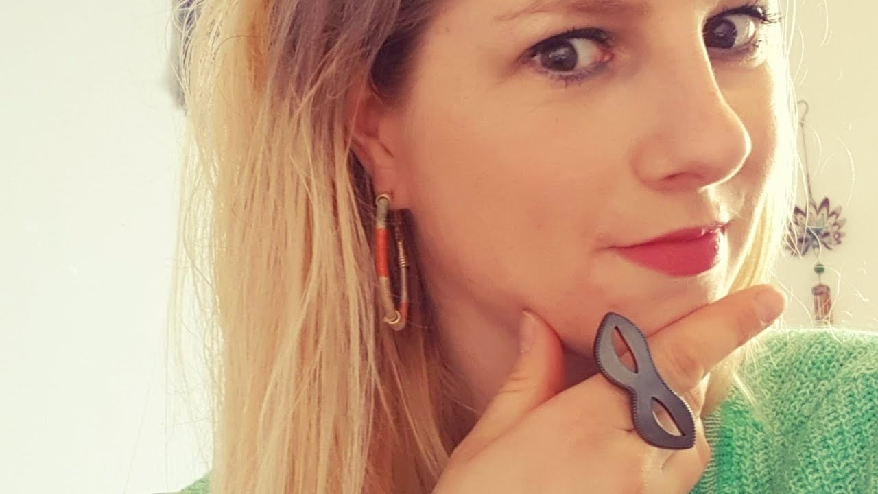 Kringloop shoppen in Assen  prachtige vintage broche &euro;1, mintgroene trui &euro;2 en trendy sieraden