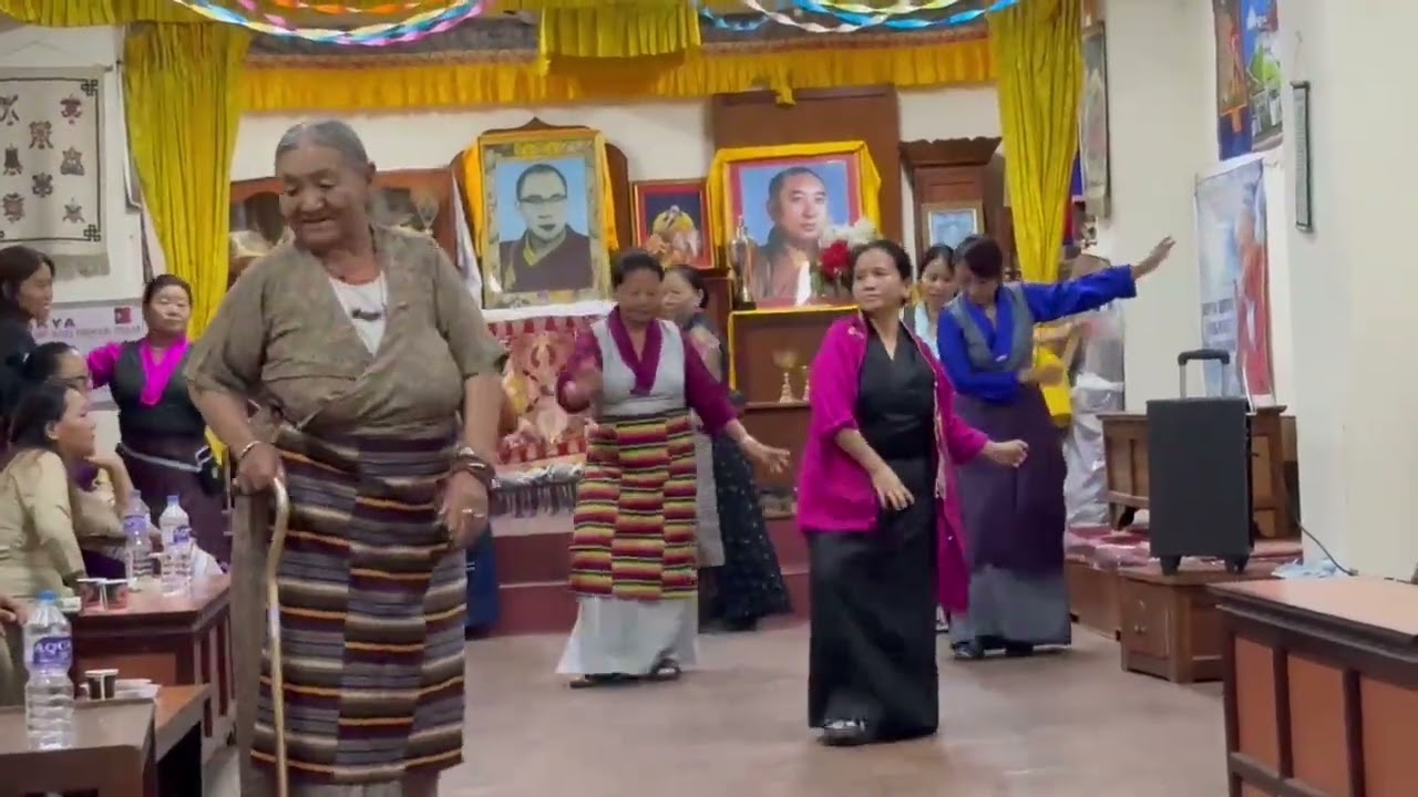 Beautiful Tibetan dance 